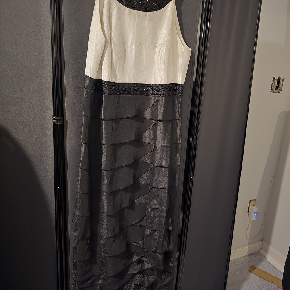 Jessica Howard Black and Cream Layered High Low Dress